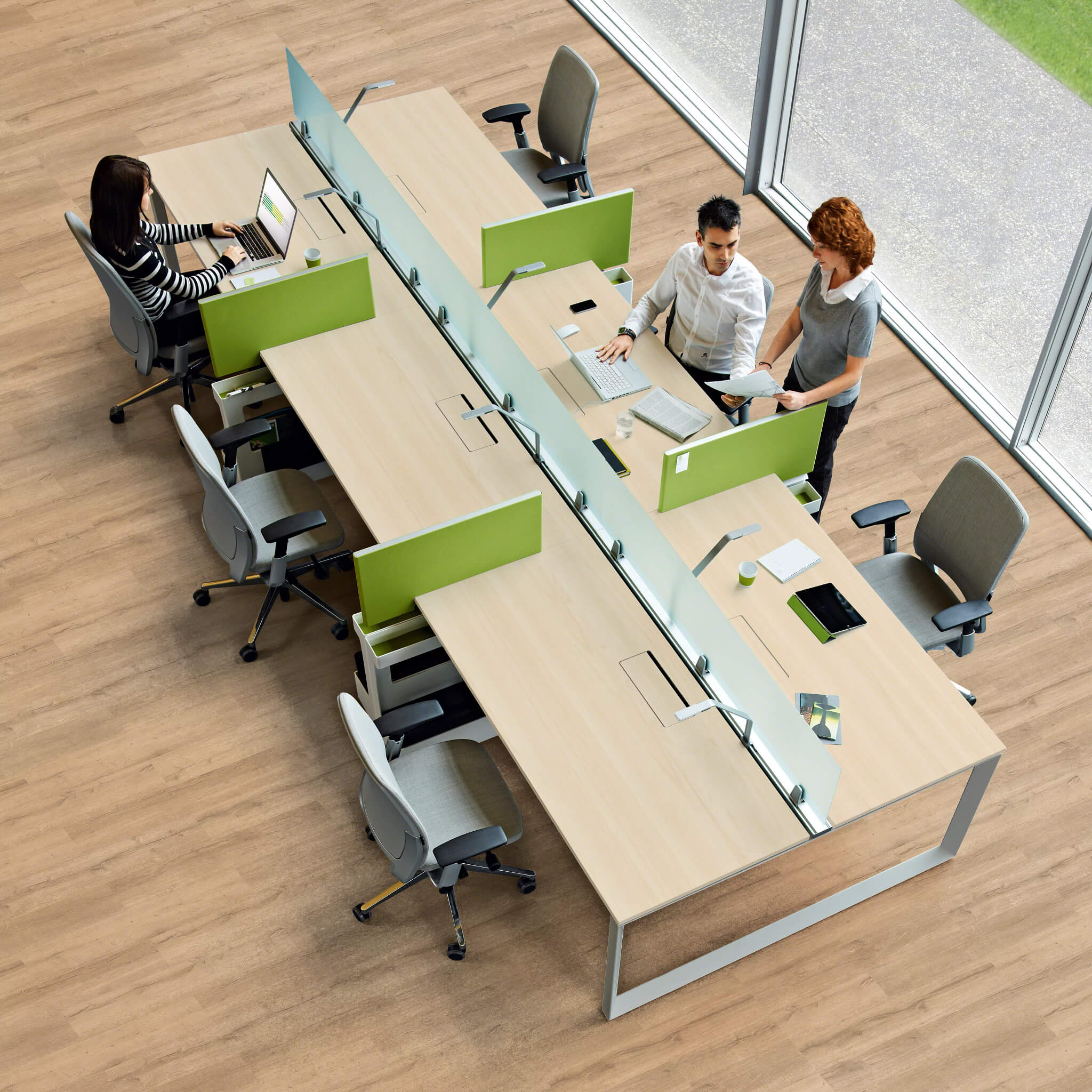 Steelcase AMIA Bürostuhl mit Armlehnen, schwarzes Farbschema, 3D-konfigurierbar