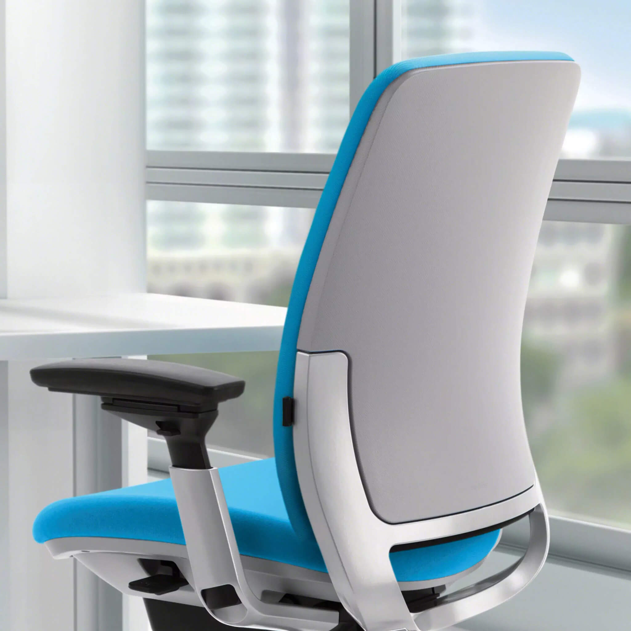 Steelcase AMIA Bürostuhl mit 4D-Armlehnen, Platinum-Edition, konfigurierbar
