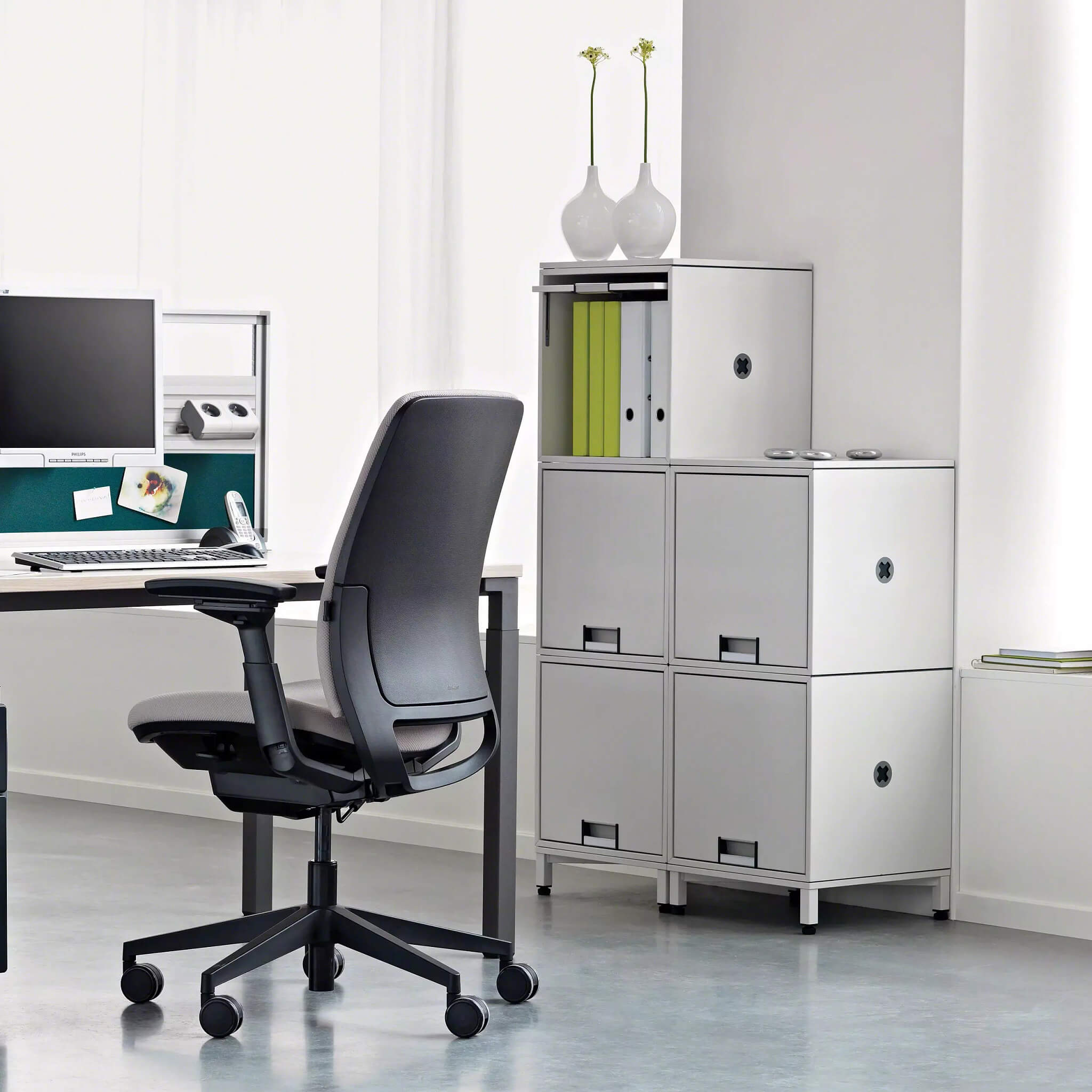 Steelcase AMIA Bürostuhl Executive Edition mit Premium-Leder und 4D-Armlehnen